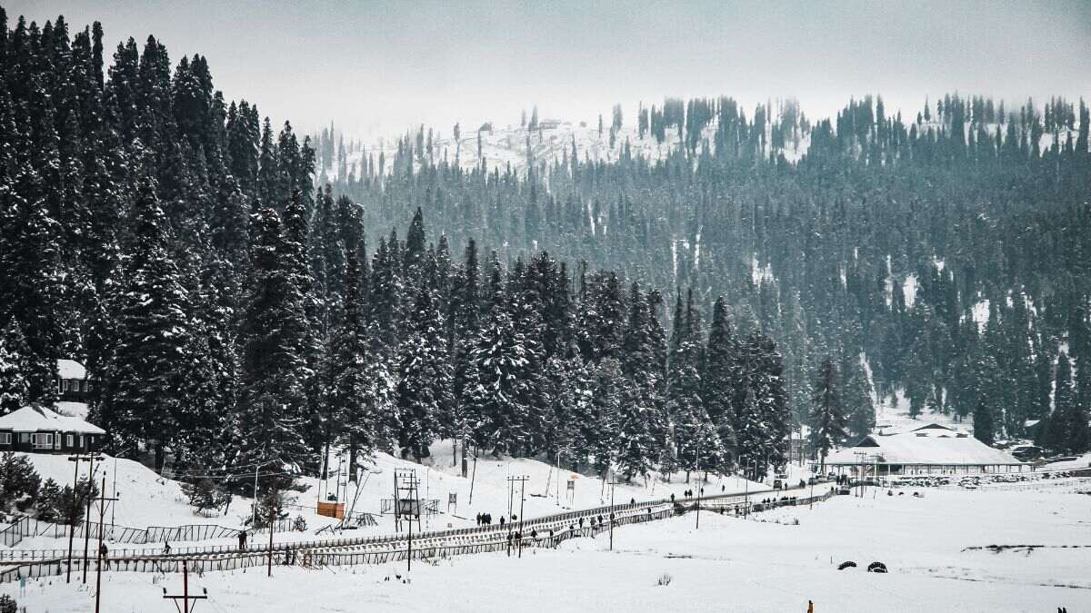 Discover-Hidden Gems-of-Gulmarg-with-Kashmir-Tour-Packages