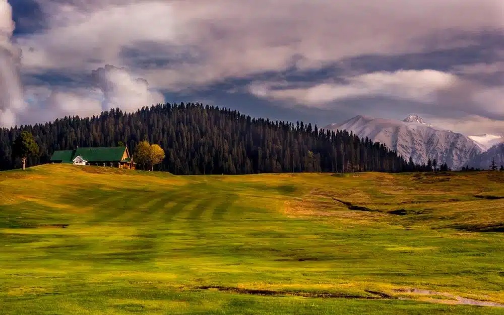 Kashmir tour package from delhi